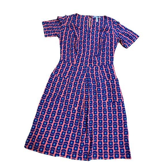 NWT PEPPERBERRY Women’s Geo Floral Front Pocket Super Curvy Dress Coral/Navy 8 - Picture 2 of 10